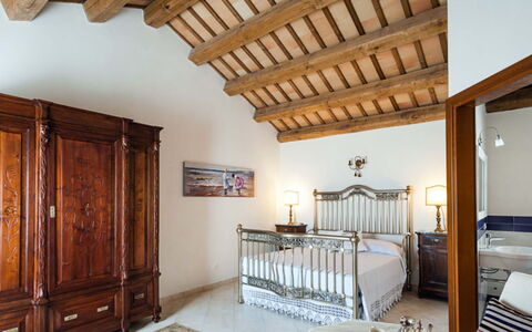Villa Eroica: Meubilair, Hout, Interieur Ontwerp, Flooring, Verdieping, Verlichting, Huis, Plafond, Slaapkamer, Bed