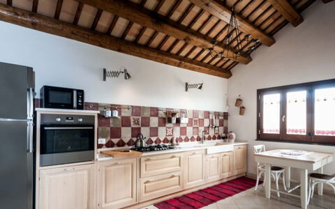 Villa Eroica: Interieur Ontwerp, Keuken, Flooring, Meubilair, Hout, Verdieping, Plafond, Countertop, Cabinetry, Toestel Van De Keuken