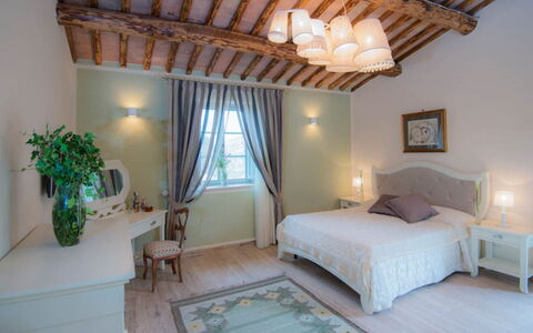 Villa Rufeno: Meubilair, Interieur Ontwerp, Bed, Slaapkamer, Plafond, Textiel, Verdieping, Linens, Kamer, Verlichting
