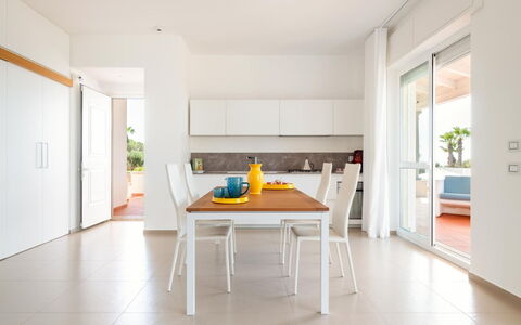 Villa delle Palme: Meubilair, Flooring, Interieur Ontwerp, Verdieping, Hout, Tafel, Stoel, Keuken En Eettafel, Eetkamer, Huis