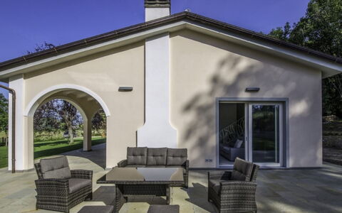 Villa Sara: Huis, Landgoed, Beton, Schaduw, Stoel, Villa, Outdoor Structuur, Veranda, Kamerplant