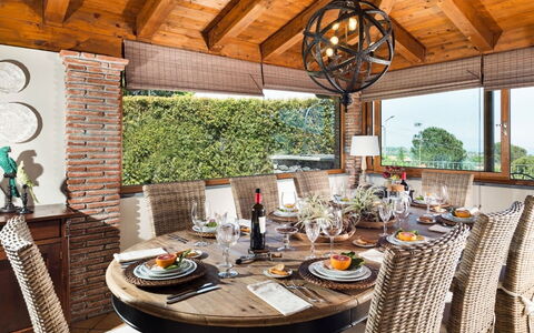 Villa Etna: Meubilair, Interieur Ontwerp, Hout, Tafel, Stoel, Keuken En Eettafel, Eetkamer, Verlichting, Lichte Inrichting, Plafond