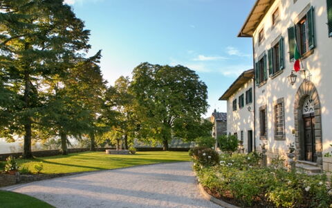Villa Bel Monte: Struik, Tuin, Oprit, Landgoed, Gazon, Werf, Landscaping, Gang, Park, Herenhuis