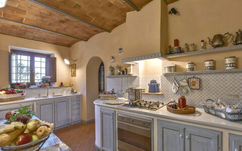 Villa Lucente: Meubilair, Interieur Ontwerp, Keuken, Flooring, Countertop, Cabinetry, Huis, Verlichting, Kamer, Plafond
