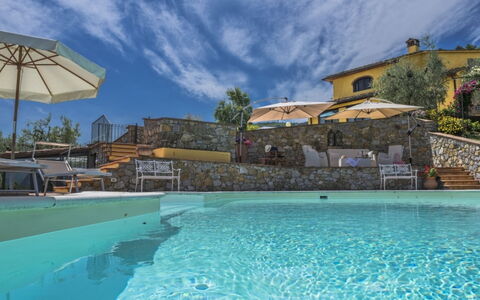 Villa Lucente: Zwembad, Landgoed, Toevlucht, Hacienda, Villa, Eco Hotel, Waterpartij, Buitenmeubels, Badplaats, Landscaping