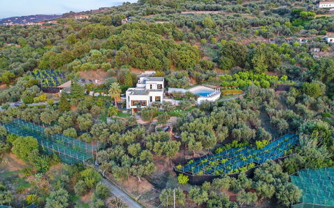 Villa Liliana: Woongebied, Landschap, Vogelperspectief, Luchtfotografie, Landgoed, Voorstad, Plantage, Eco Hotel, Villa