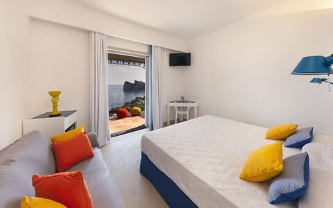 Villa Nerano: Meubilair, Interieur Ontwerp, Appartement, Zee, Toevlucht, Kamer, Hotel, Hoofdkussen, Slaapkamer, Stoel