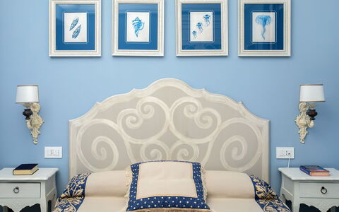 Villa Ribes: Blauw, Meubilair, Interieur Ontwerp, Slaapkamer, Bed, Muur, Hout, Bedding, Laken, Textiel