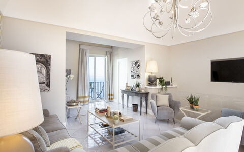 Villa Gilda: Meubilair, Interieur Ontwerp, Flooring, Verdieping, Tafel, Textiel, Huis, Stoel, Kamer, Woonkamer