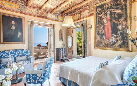 Villa Positano: Meubilair, Interieur Ontwerp, Zee, Slaapkamer, Stoel, Linens, Kust, Bed, Toevlucht, Hotel