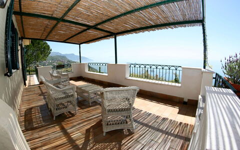 Villa Sant'Agata: Meubilair, Buitenmeubels, Veranda, Tafel, Stoel, Balkon, Buitentafel, Schaduw, Dek, Hek