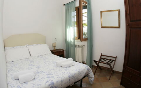 Villa Sant'Agata: Hout, Verdieping, Interieur Ontwerp, Flooring, Meubilair, Kamer, Deur, Bed, Slaapkamer, Beits