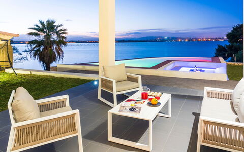 Villa Vernissage: Meubilair, Interieur Ontwerp, Buitenmeubels, Toevlucht, Zwembad, Schaduw, Stoel, Eco Hotel, Hotel