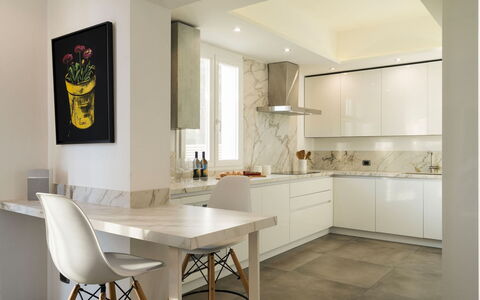 Villa Vernissage: Meubilair, Interieur Ontwerp, Flooring, Countertop, Muur, Verdieping, Keuken, Hout, Lichte Inrichting, Plafond