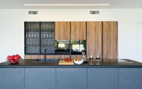 Villa Contemporanea: Keuken, Interieur Ontwerp, Countertop, Toestel Van De Keuken, Hout, Cabinetry, Flooring, Meubilair, Kast, Huishoudapparatuur