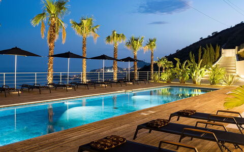 Villa Alcantara: Zwembad, Toevlucht, Eco Hotel, Hotel, Buitenmeubels, Badplaats, Tropen, Badplaats, Ligstoel