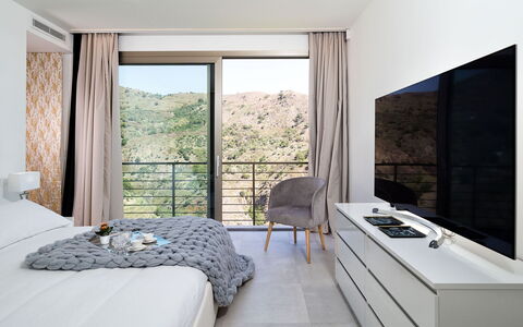 Villa Alcantara: Meubilair, Interieur Ontwerp, Verdieping, Flooring, Textiel, Bed, Kamer, Huis, Slaapkamer, Plafond