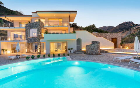 Villa Taormina- Baya Bella: Blauw, Zwembad, Toevlucht, Villa, Eco Hotel, Herenhuis, Landgoed, Hotel, Badplaats, Balkon