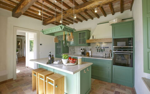 Villa Eline: Keuken, Interieur Ontwerp, Meubilair, Flooring, Cabinetry, Hout, Countertop, Plafond, Verdieping, Lichte Inrichting