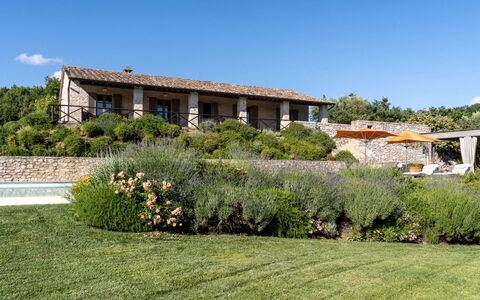 Villa Collinette: Struik, Tuin, Land Lot, Plantengemeenschap, Huis, Groundcover, Boerderij, Landscaping, Landgoed