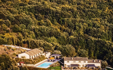 Villa Collinette: Zwembad, Woongebied, Landschap, Landgoed, Toevlucht, Menselijke Nederzetting, Vogelperspectief, Eco Hotel, Luchtfotografie, Voorstad