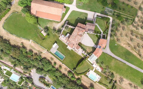 Tenuta le Selve: Woongebied, Huis, Huis, Landschap, Landgoed, Dak, Land Lot, Plain, Tuin, Landscaping