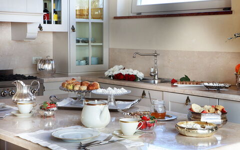 Tenuta le Selve: Tableware, Serveware, Interieur Ontwerp, Meubilair, Dishware, Porselein, Fruit, Drinkware, Voedsel
