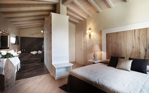 Tenuta le Selve: Meubilair, Interieur Ontwerp, Bed, Slaapkamer, Flooring, Muur, Verdieping, Plafond, Hout, Kamer