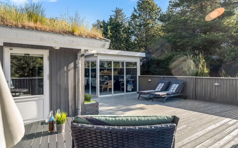 Elisenda - 2.2Km from the Sea: Blauw, Struik, Verblijf, Groundcover, Tuin, Landgoed, Schaduw, Landscaping, Boerderij, Eco Hotel
