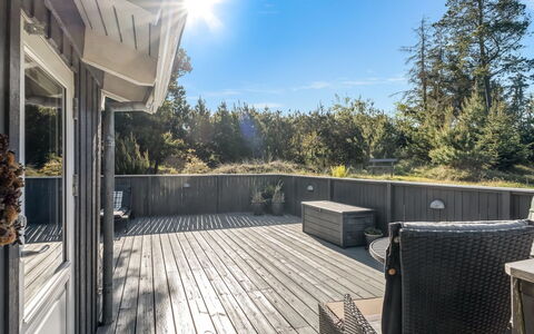 Elisenda - 2.2Km from the Sea: Blauw, Struik, Verblijf, Groundcover, Tuin, Landgoed, Schaduw, Landscaping, Boerderij, Eco Hotel