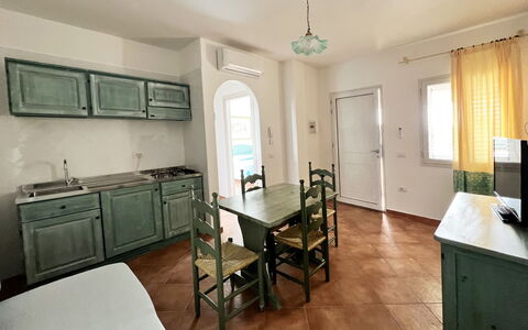 Apartments In Golfo Orosei: Meubilair, Interieur Ontwerp, Flooring, Verdieping, Countertop, Plafond, Keuken, Kamer, Tafel, Verlichting