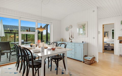 Cate - 900M from the Sea: Hout, Meubilair, Interieur Ontwerp, Flooring, Plafond, Keuken En Eettafel, Eetkamer, Stoel, Tafel, Huis