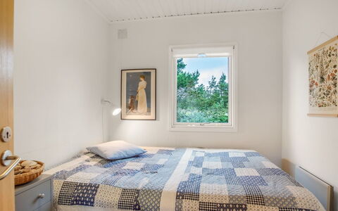 Cate - 900M from the Sea: Muur, Slaapkamer, Hout, Interieur Ontwerp, Bed, Plafond, Verdieping, Flooring, Laken, Bedding