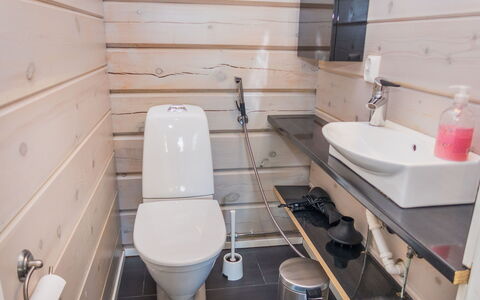 Kiehtäjän Kuohu: Wc Bril, Flooring, Hout, Toilet, Loodgieterswerkinrichting, Verdieping, Badkamer, Loodgieter, Tegel, Wastafel