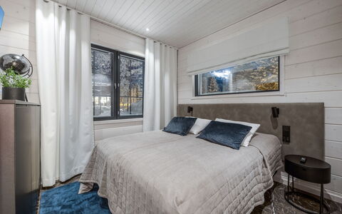 Levi Star West a: Hout, Interieur Ontwerp, Flooring, Plafond, Huis, Slaapkamer, Verdieping, Bed, Kamer, Appartement