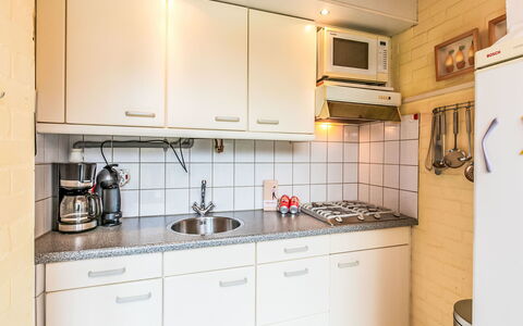 Buitenplaats Schouwen Nr 86: Countertop, Keuken, Wastafel, Toestel Van De Keuken, Interieur Ontwerp, Loodgieterswerkinrichting, Major Appliance, Flooring, Kraan, Verdieping