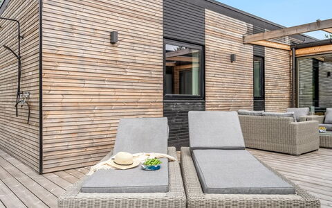 Danske - 6.8Km from the Sea: Hout, Hardwood, Houten Vloer, Dek, Buitenmeubels, Plank, Samengesteld Materiaal, Verdieping, Beits, Veranda