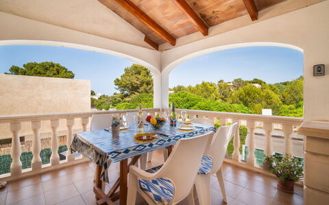 De Vacances: Meubilair, Buitenmeubels, Stoel, Veranda, Toevlucht, Balkon, Buitentafel, Schaduw, Keuken En Eettafel, Beits