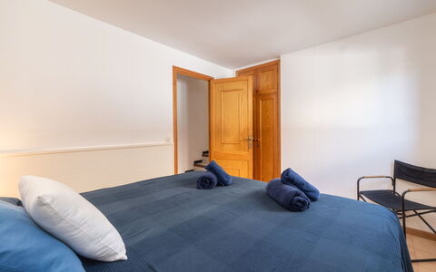 De Vacances: Flooring, Interieur Ontwerp, Verdieping, Hout, Meubilair, Plafond, Kamer, Slaapkamer, Houten Vloer, Bed
