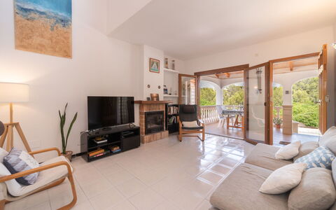 De Vacances: Meubilair, Interieur Ontwerp, Flooring, Verdieping, Bankstel, Hout, Plafond, Kamer, Woonkamer, Tafel