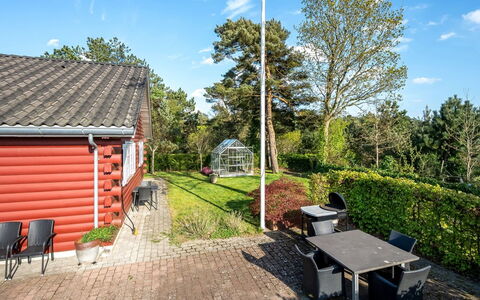 Ingert - 1Km from the Sea: Flooring, Muur, Verdieping, Interieur Ontwerp, Hout, Plafond, Houten Vloer, Verlichting, Meubilair, Laminaatvloer