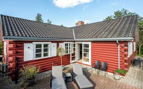 Ingert - 1Km from the Sea: Flooring, Muur, Verdieping, Interieur Ontwerp, Hout, Plafond, Houten Vloer, Verlichting, Meubilair, Laminaatvloer