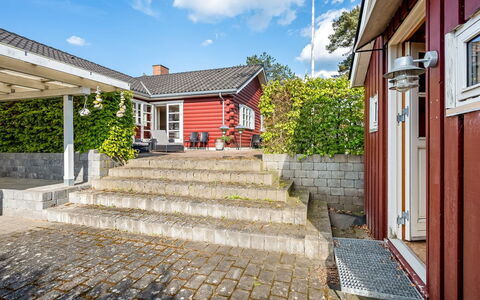 Ingert - 1Km from the Sea: Flooring, Muur, Verdieping, Interieur Ontwerp, Hout, Plafond, Houten Vloer, Verlichting, Meubilair, Laminaatvloer