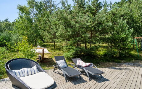 Sylvie - 400M from the Sea: Meubilair, Buitenmeubels, Stoel, Ligstoel, Tuin, Schaduw, Buitentafel, Eco Hotel, Patio, Hardwood