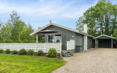 Blomma - 300M from the Sea: Dak, Huis, Huis, Verblijf, Siding, Landgoed, Oprit, Garden Gebouwen, Werf, Schuur