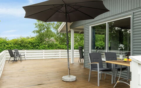 Blomma - 300M from the Sea: Dak, Huis, Huis, Verblijf, Siding, Landgoed, Oprit, Garden Gebouwen, Werf, Schuur