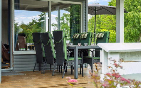 Blomma - 300M from the Sea: Dak, Huis, Huis, Verblijf, Siding, Landgoed, Oprit, Garden Gebouwen, Werf, Schuur