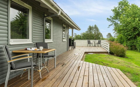 Blomma - 300M from the Sea: Dak, Huis, Huis, Verblijf, Siding, Landgoed, Oprit, Garden Gebouwen, Werf, Schuur