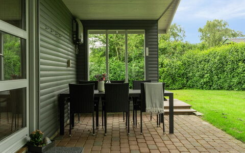 Blomma - 300M from the Sea: Dak, Huis, Huis, Verblijf, Siding, Landgoed, Oprit, Garden Gebouwen, Werf, Schuur