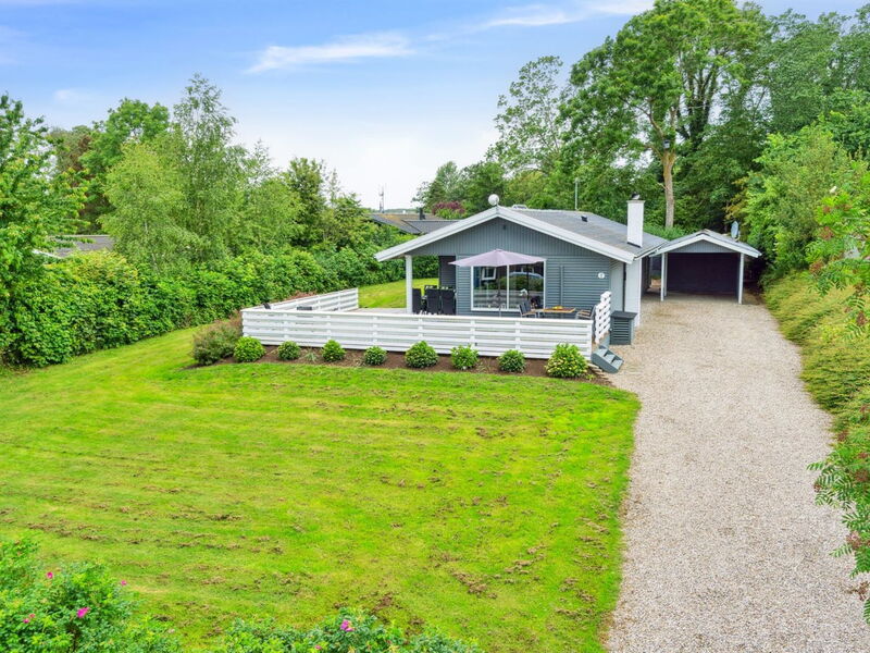 Blomma - 300M from the Sea